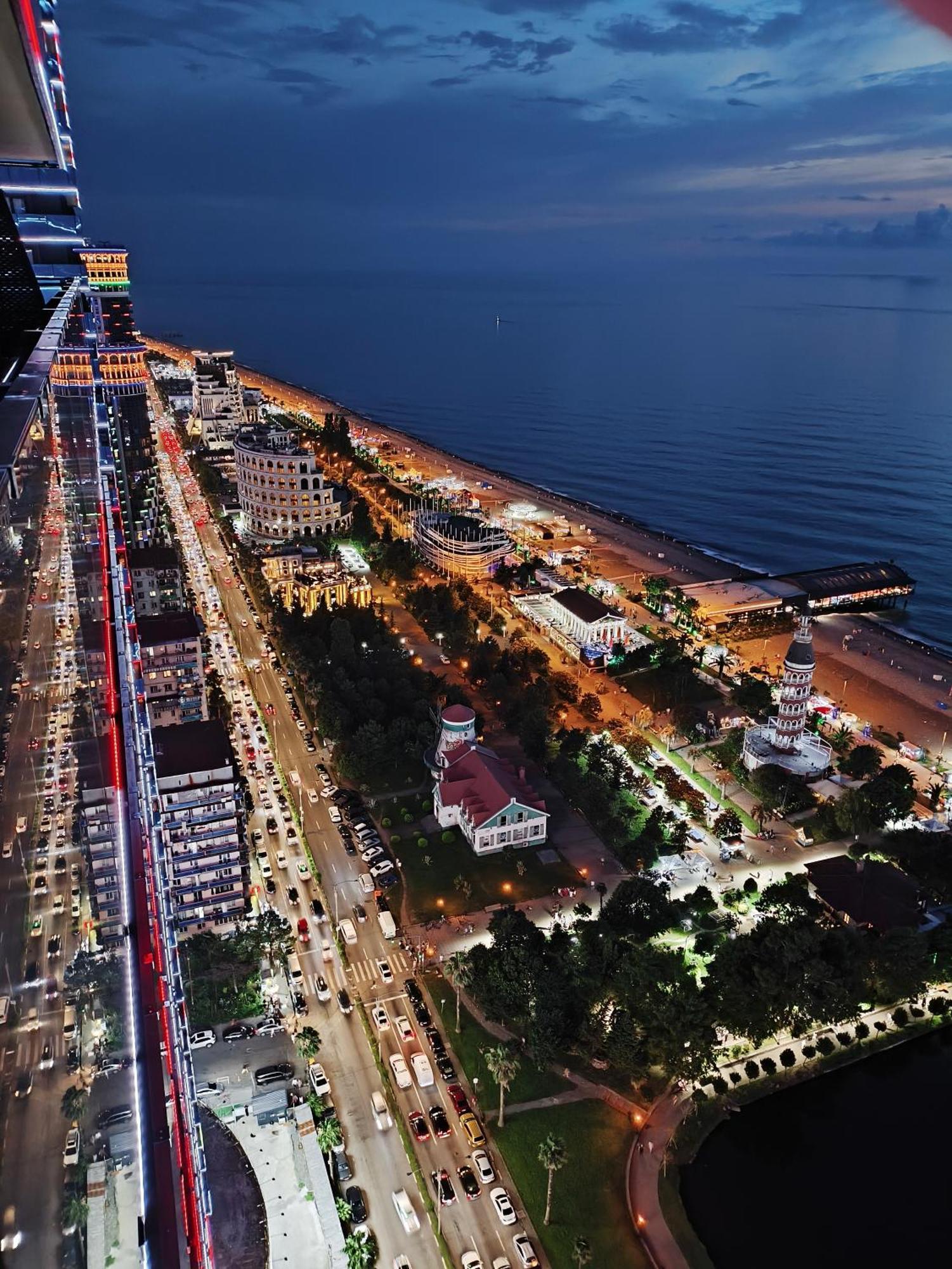 Orbi-City Batumi Apartments Sea View エクステリア 写真